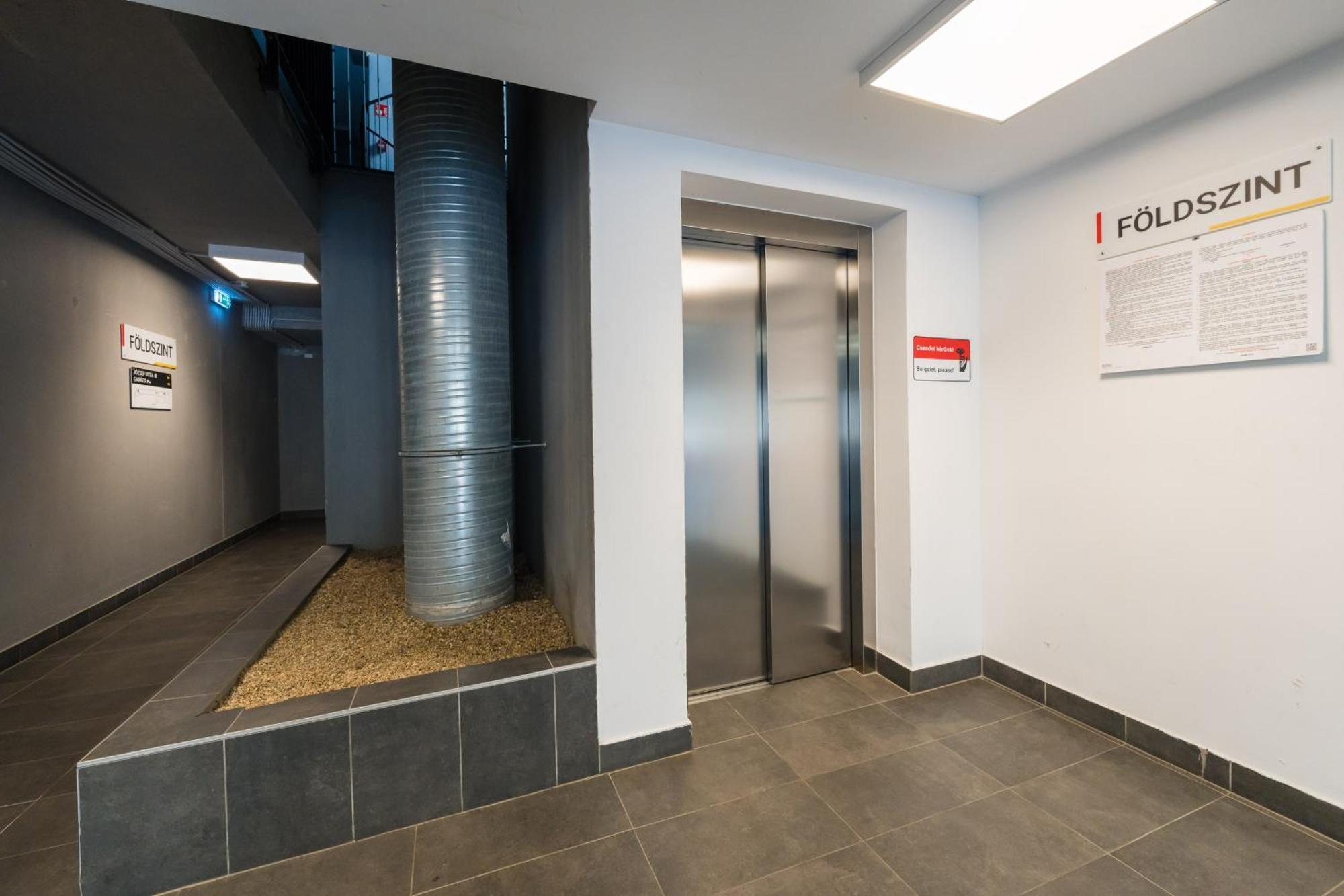 Brand New Modern Apartment-2 Rooms-Balcony-Garage Budapest Exterior photo