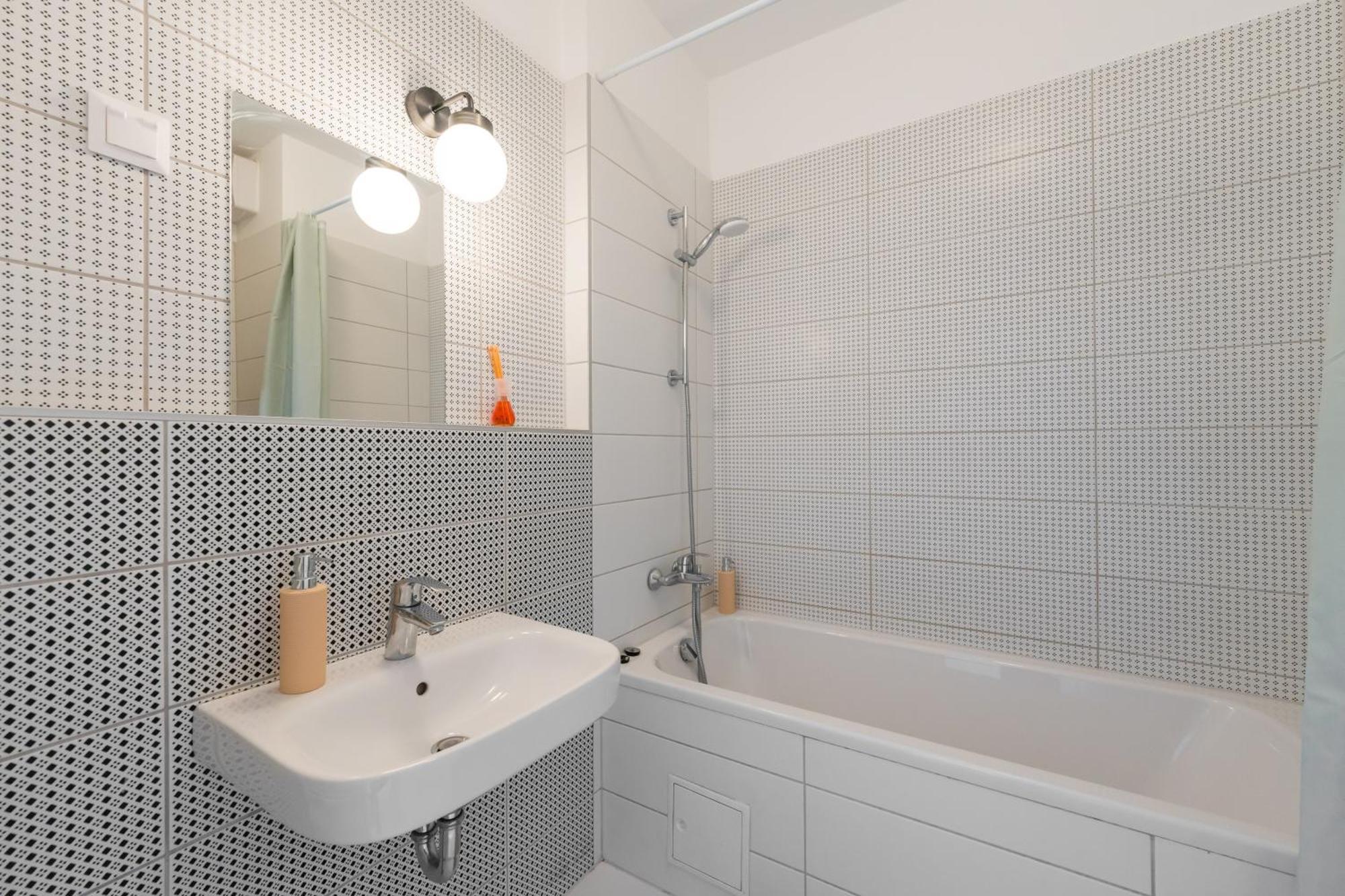 Brand New Modern Apartment-2 Rooms-Balcony-Garage Budapest Exterior photo